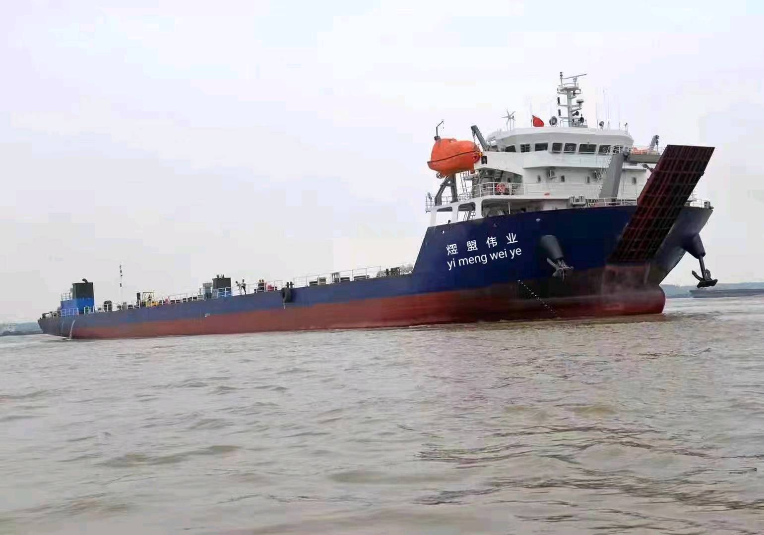 出售7600吨前驾驶甲板驳Sale of 7,600 ton fore cockpit barge